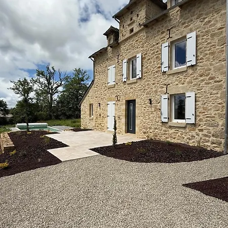 Cougoustal A Vacation With Pool 12 People Aveyron Hébergement de vacances *