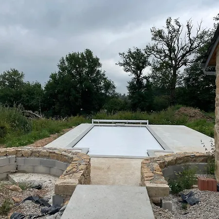 Cougoustal A Vacation With Pool 12 People Aveyron Hébergement de vacances *